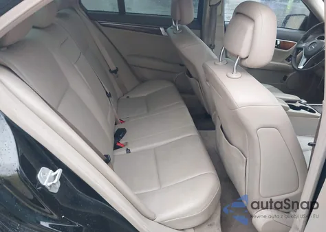 2012 Mercedes-Benz C 250 Sport z USA, uszkodzony, nr VIN WDDGF4HB0CR215703